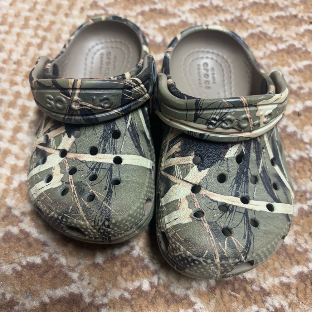 Camouflage toddler crocs